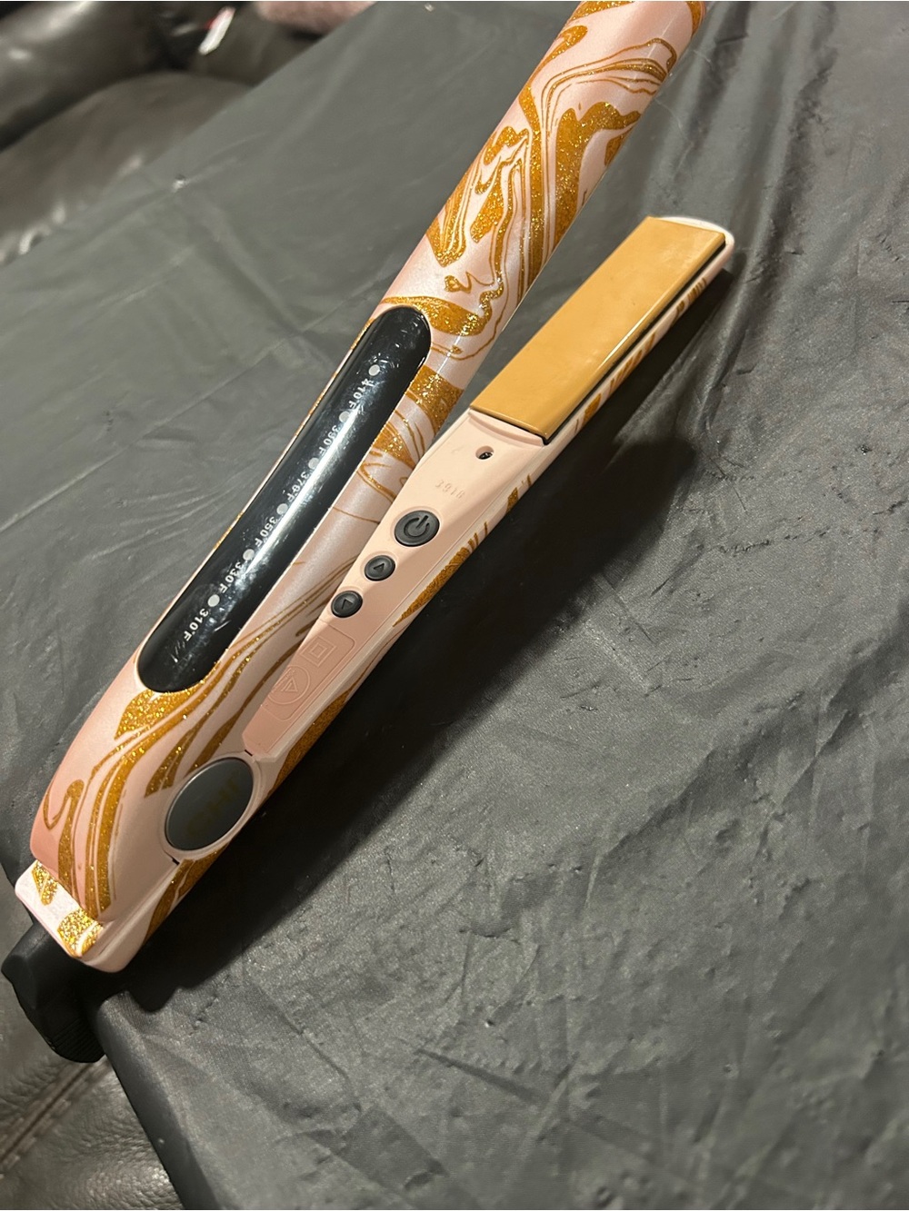 CHI Sweet Swirl 1" Ceramic Hairstyling Iron. GF6870 pink and gold